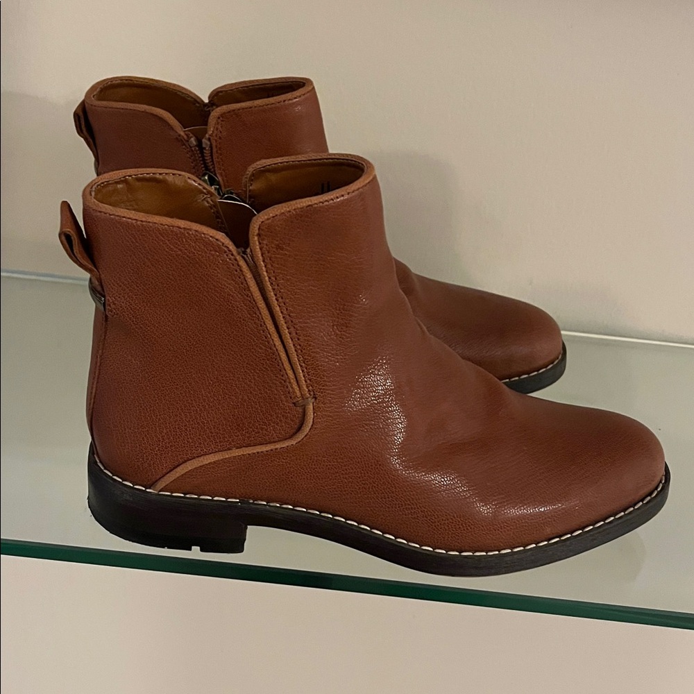 Women Franco Sarta Leather Bootie. 8 1/2 Medium. Like New. Cognac